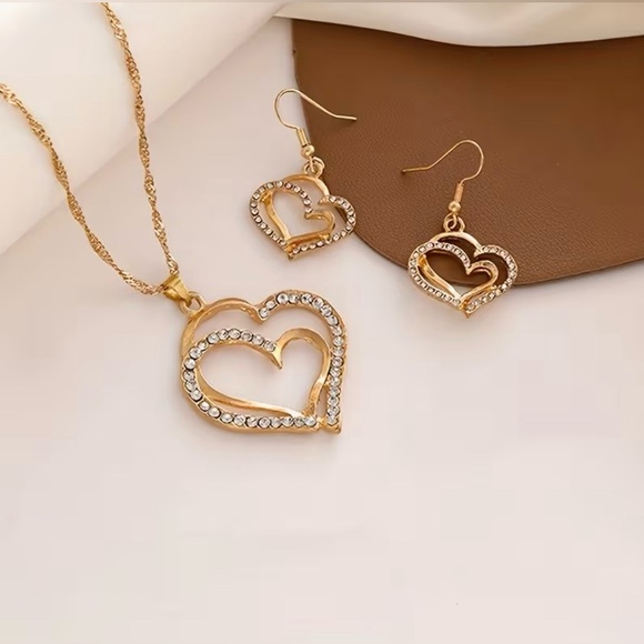 Love Heart Necklace & Earring Set with Rhinestone Accents Gorgeous Modern New - Picture 3 of 5